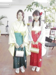 卒業式のお手伝いをさせて頂きました☆

２人とも可愛くできましたｖ（＾ｖ＾）ｖ

キレイですね♪

ありがとうございます！！