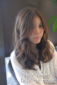 Azusa さん

color:この秋・冬一押しの、「ｼｱｰﾗｲﾝ」
ﾊﾟｽﾃﾙｶﾗｰ系の染料を多色配合して生まれた新しいﾓｰｳﾞ色にｳﾞｪｰﾙをかけたような透明感のあるやわらかなツヤを実現し、「甘すぎない甘さ」で可愛らしさを表現しました





担当：Shima
＞＞<a href="http://ameblo.jp/didiunmode/entry-11045669336.html"><span style="color:#FF0000;font-size:14px;"><b>ﾌﾞﾛｸﾞ掲載ﾍﾟｰｼﾞ</span></a></b>
