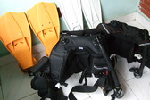 当店ではお客様のMy器材をお預かりしています。
最終ダイビングの日から<b>半年間は無料！</b>
半年を過ぎたら￥10/1day!

必要な時にご自宅にお送りするのはもちろん、海外ツアーなどにお出かけの際には宅配業者の空港営業所留めで発送します。
(お帰りの際はクレジットカードなどの無料宅配で沖縄に送って下さい。)

身軽な感じで沖縄に通いましょ！


