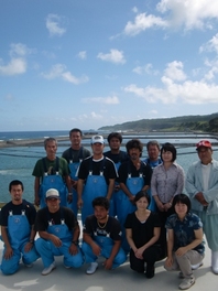 本社・久米島エビ養殖場/不動産事業部
〒901-3133
沖縄県島尻郡久米島町字北原1番地
TEL098-985-3254　FAX098-985-4385
info@kume-group.com