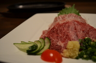 青森県産馬刺しとにぎり寿しの合わせ
1,480円
※最高に脂ののった馬肉と白めしで握った合わせをお楽しみ下さいませ。
