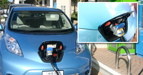 電気自動車（EV）日産リーフの充電ポート